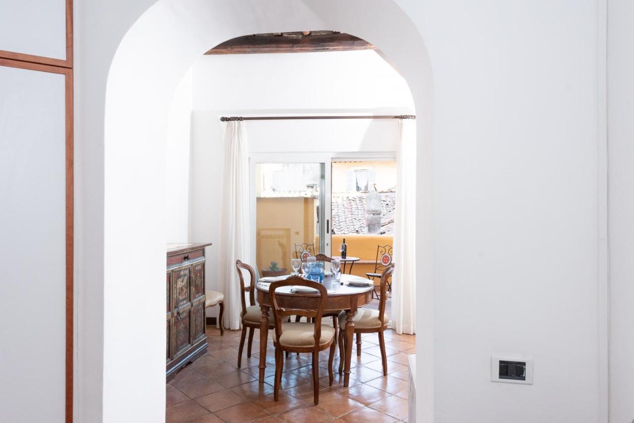 Stunning Campo De Fiori Apartment With Terrace Rome Bagian luar foto