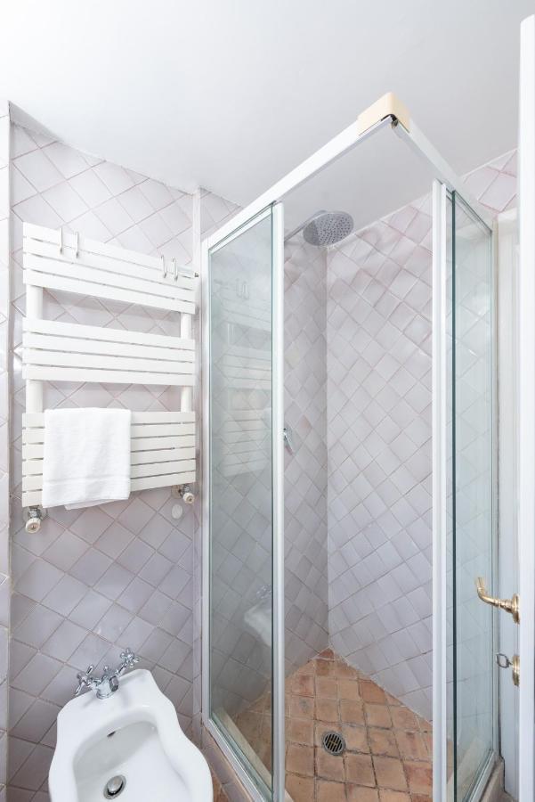 Stunning Campo De Fiori Apartment With Terrace Rome Bagian luar foto